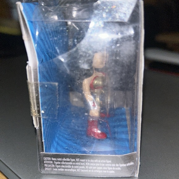 Jada Metals Die Cast Wonder Woman (2016) DC Comics Collectable Figure 2.5” NIB - Picture 4 of 5